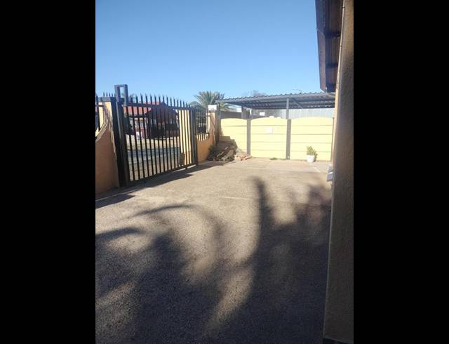 5 BEDROOM HOUSE FOR SALE IN SOPHIATOWN